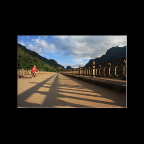 Le pont de Nong Khiaw traversant la Nam Ou