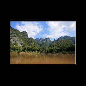 Remonte en pirogue de la Nam Ou jusqu' Muang No