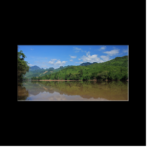 Remonte en pirogue de la Nam Ou jusqu' Muang No