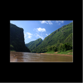 Remonte en pirogue de la Nam Ou jusqu' Muang No