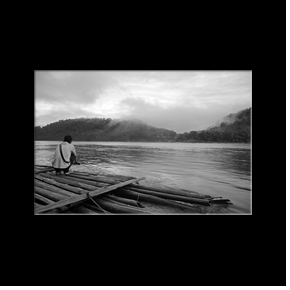 En attendant la pirogue sur le bord du Mkong...