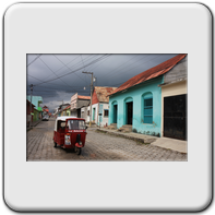Tuk-tuk dans les ruelles de Flores
