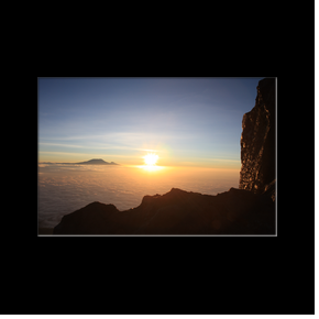 Lever de soleil en haut du Mt Meru (4566m)