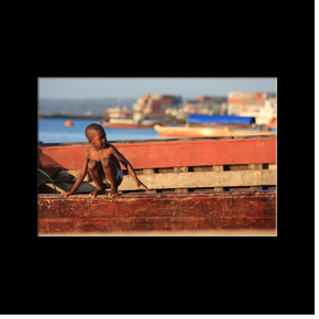 Jeux d'enfants sur la plage  Stone Town