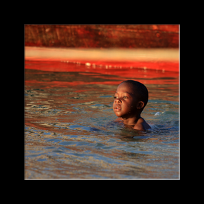 Jeux d'enfants sur la plage  Stone Town