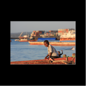 Jeux d'enfants sur la plage  Stone Town