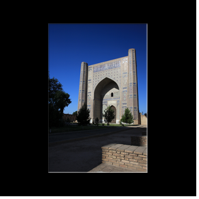 Le pichtak est un lment d'architecture islamique d'origine persane. Il s'agit d'un portail en forme d'arc qui fait saillie sur la faade o il se trouve