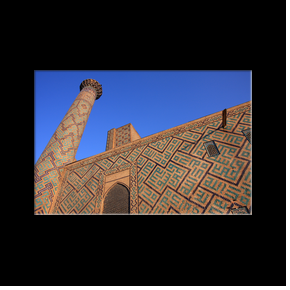 Toutes les medersa du Rgistan sont flanques de minarets d'angle